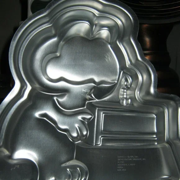 Wilton Garfield The Cat Cake Pan (2105-2447, 1981) - Picture 3 of 4